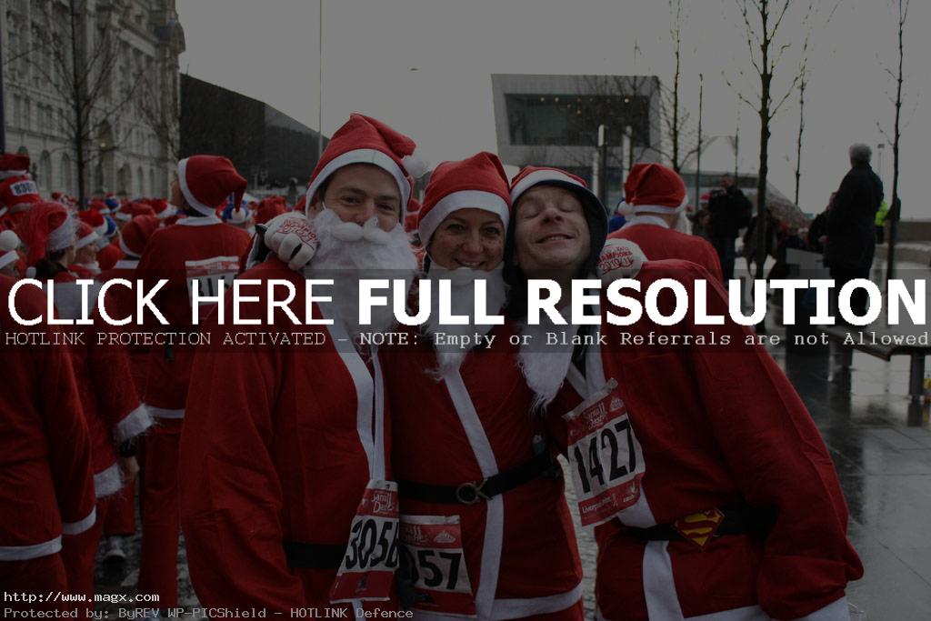 santa run8 More Than 8,000 Runners at Liverpool Santa Dash 2011