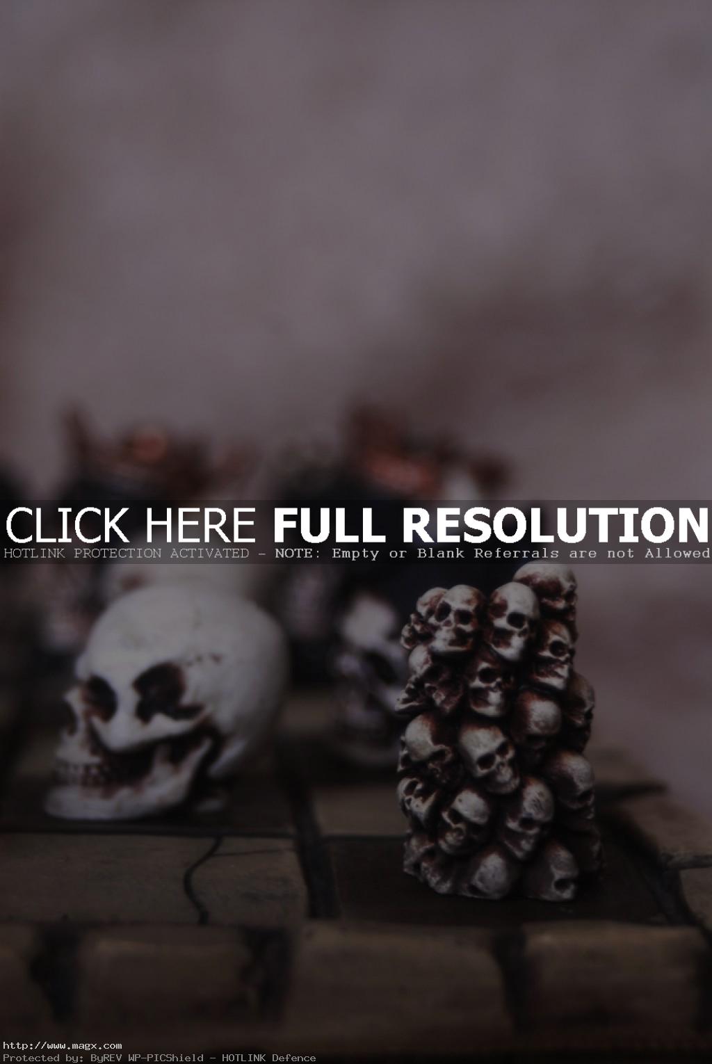 metal chess4 Awesome Skull Chess Set
